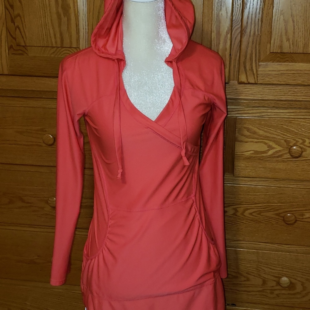 NWOT Athleta High/Low hooded top